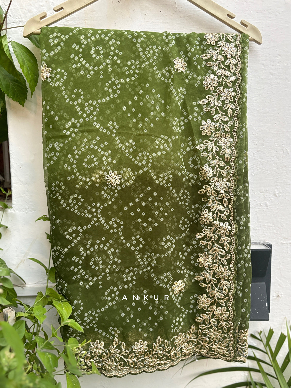 Shaded Bandhani Green Nagina