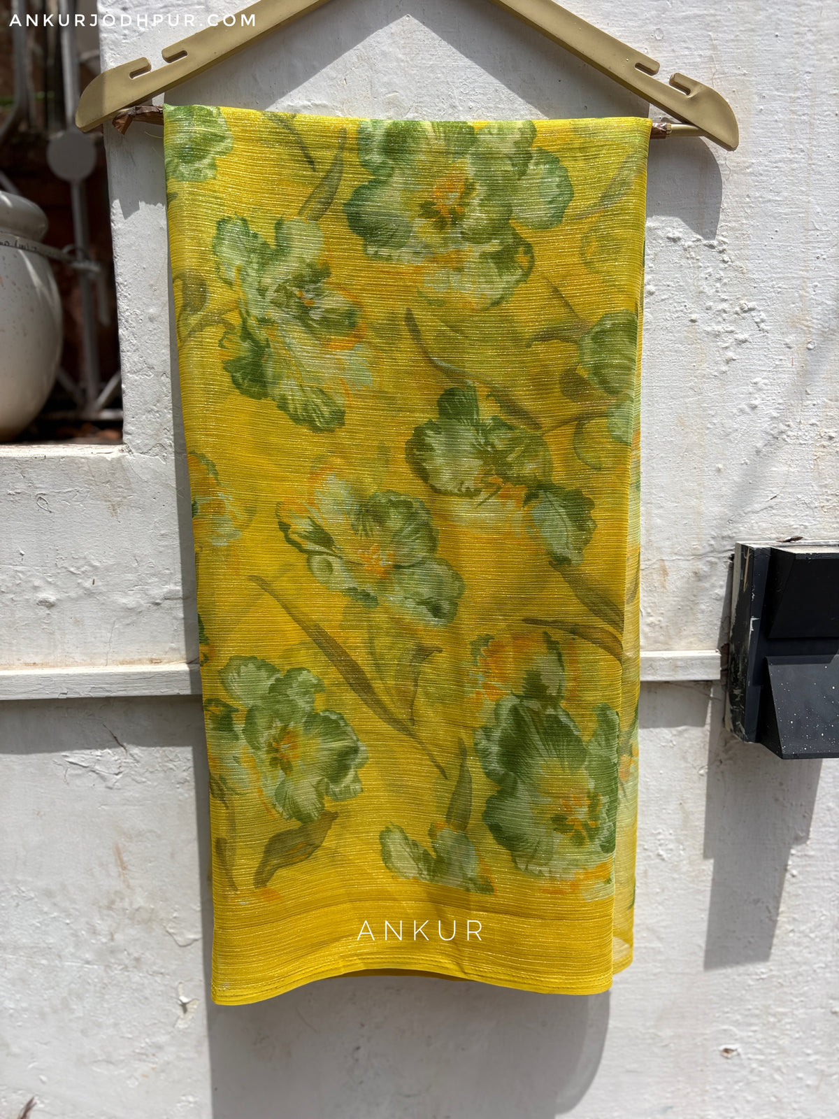 Yellowish shade texture Crep Silk Saree
